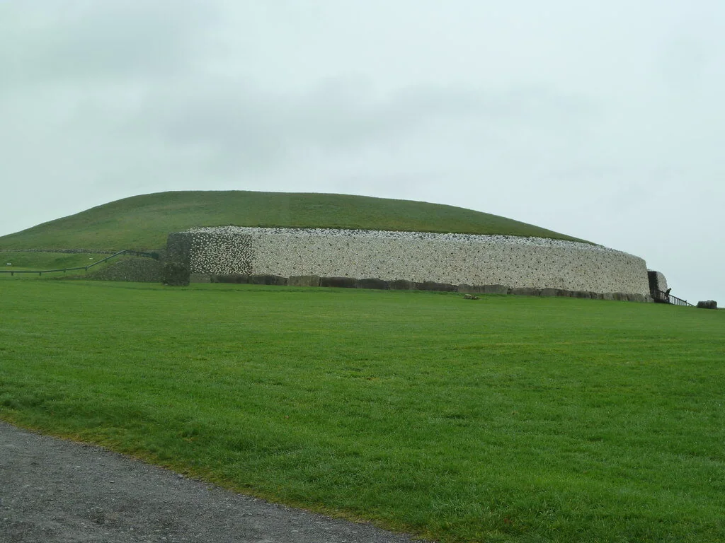 Newgrange Stone Age Passage Tomb Boyne Valley — direct archive visual. Shown from the cited image source.