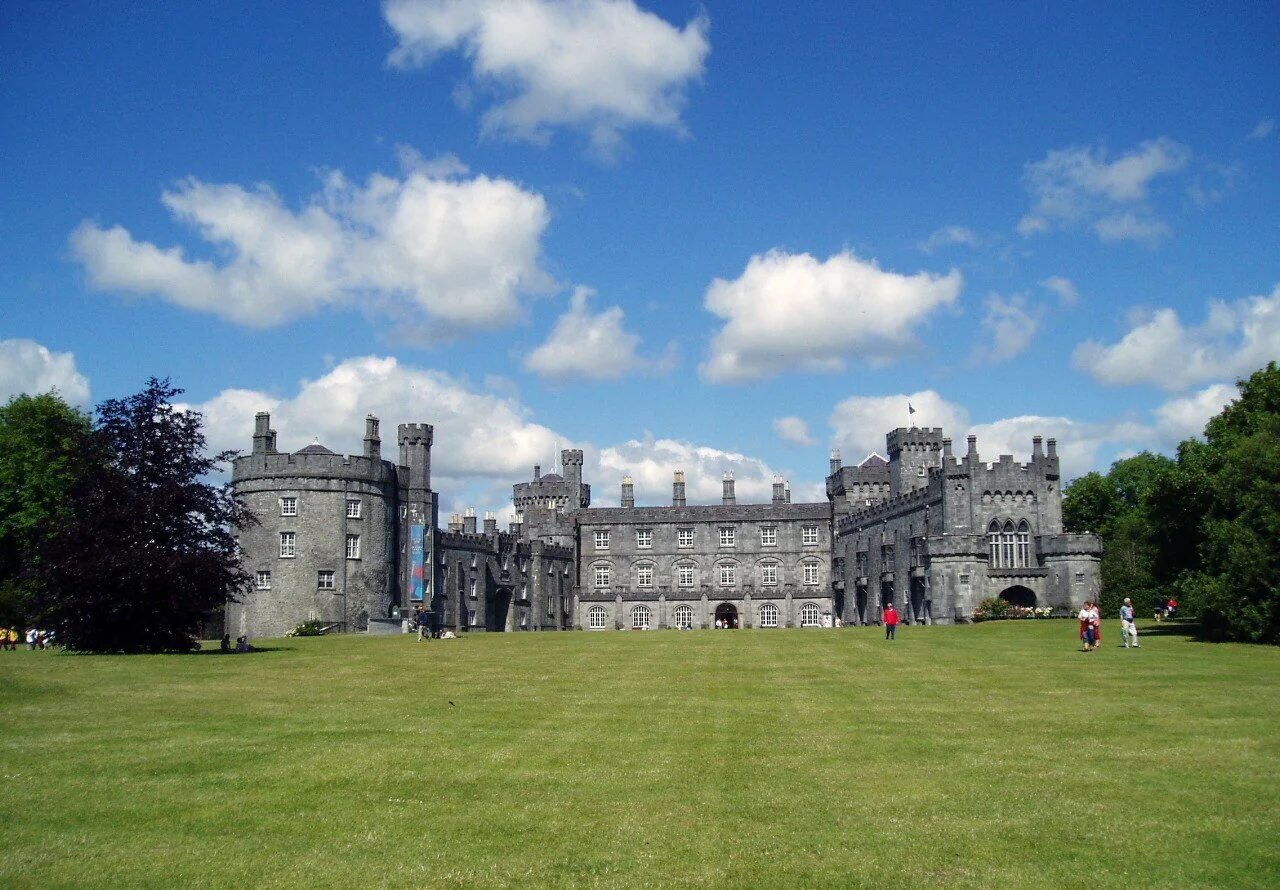 Kilkenny castle — representative context visual. Shown from the cited image source.